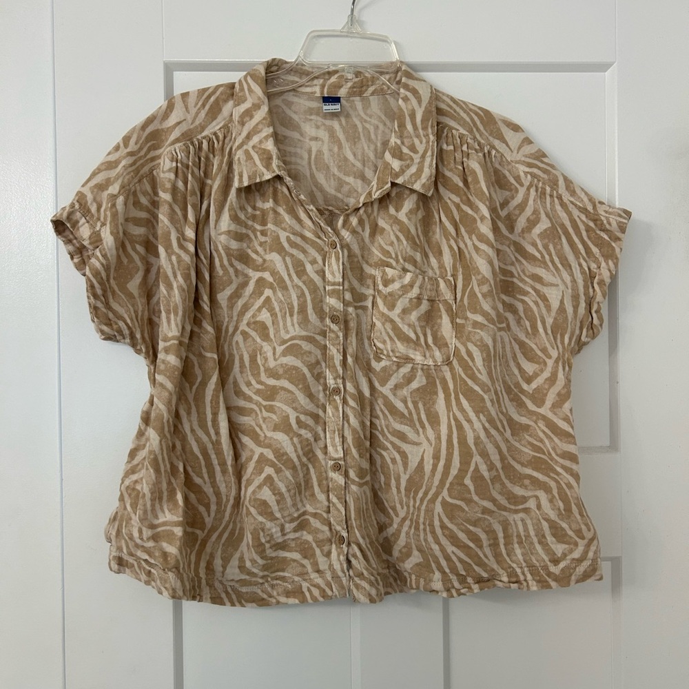 Old Navy Beige and Cream Zebra Print Short-Sleeve Button Shirt